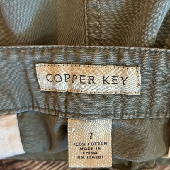 Women’s Copper Key brand Shorts, No Button, Velcro Snap w/zipper - Picture 2 of 3